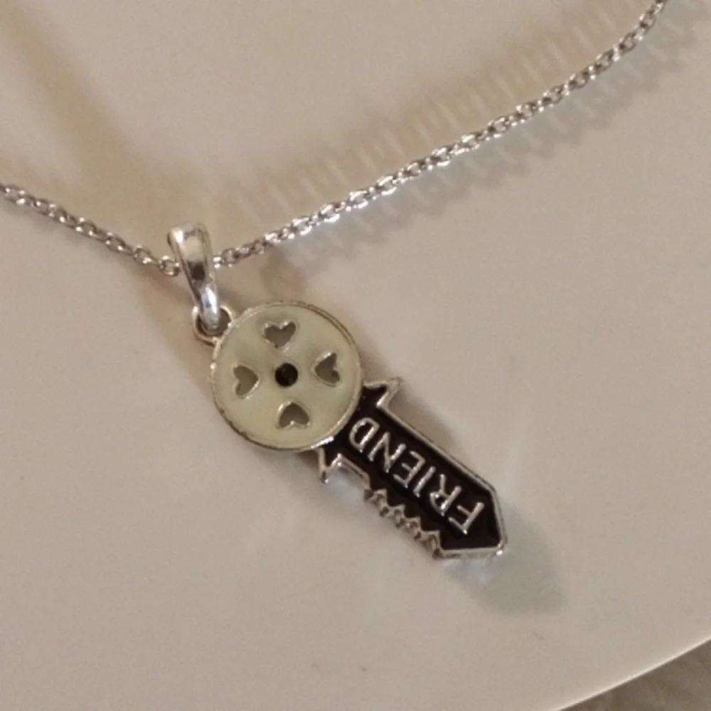 (FRIENDS) STERLING SILVER NECKLACE